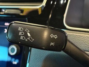 Volkswagen GOLF 2.0 TSI R Hatchback 5dr Petrol DSG 4Motion Euro 6 (s/s) (300 ps)