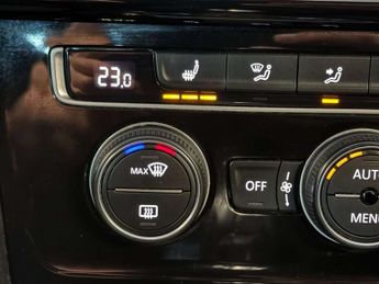 Volkswagen GOLF 2.0 TSI R Hatchback 5dr Petrol DSG 4Motion Euro 6 (s/s) (300 ps)