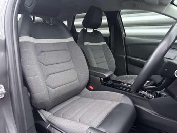 CITROEN C4 e-C4 Shine 5dr