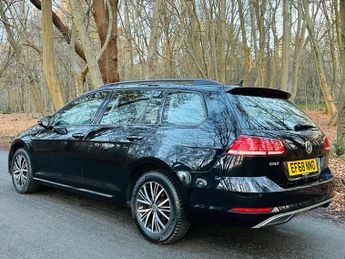 VOLKSWAGEN GOLF 1.6 Golf SE Nav TDI Semi-Auto 5dr