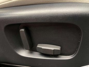 Land Rover RANGE ROVER VELAR 2.0 Range Rover Velar R-Dynamic SE D240 Auto 4WD 5dr