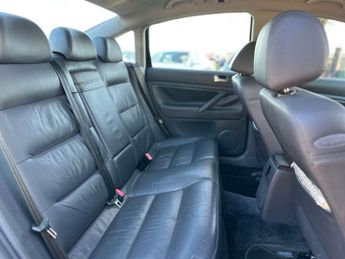 VOLKSWAGEN PASSAT 1.9 Passat Highline TDI 130 4dr