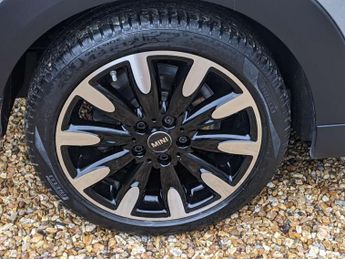 MINI CONVERTIBLE 1.5 Cooper Exclusive Auto 2dr