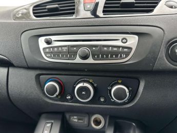 RENAULT SCENIC 1.5 Grand Scenic Dynamique TomTom dCi Semi-Auto 5dr