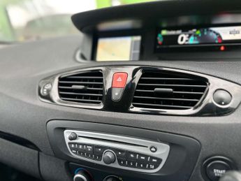 RENAULT SCENIC 1.5 Grand Scenic Dynamique TomTom dCi Semi-Auto 5dr