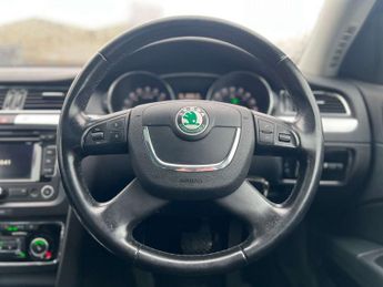 SKODA SUPERB 2.0 TDI SE Plus Hatchback 5dr Diesel DSG Euro 5 (140 ps)