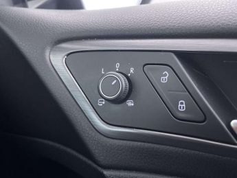 VOLKSWAGEN GOLF 1.6 TDI BlueMotion Tech SE Nav Hatchback 5dr Diesel DSG Euro 6 (