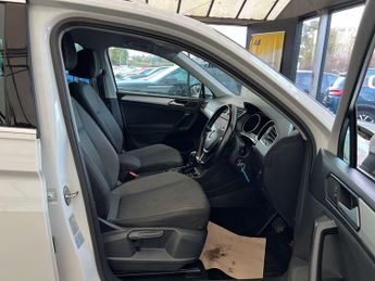 VOLKSWAGEN TIGUAN 2.0 Tiguan SE TDI BlueMotion Technology 4Motion Semi-Auto 4WD 5d
