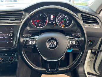 VOLKSWAGEN TIGUAN 2.0 Tiguan SE TDI BlueMotion Technology 4Motion Semi-Auto 4WD 5d