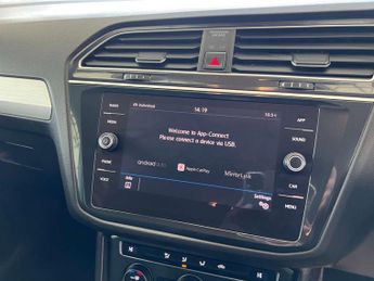 VOLKSWAGEN TIGUAN 2.0 Tiguan SE TDI BlueMotion Technology 4Motion Semi-Auto 4WD 5d