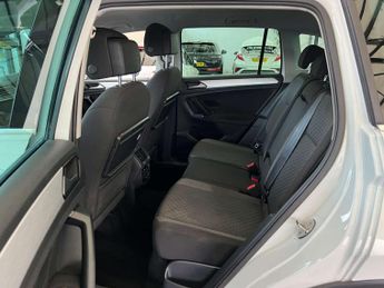 VOLKSWAGEN TIGUAN 2.0 Tiguan SE TDI BlueMotion Technology 4Motion Semi-Auto 4WD 5d