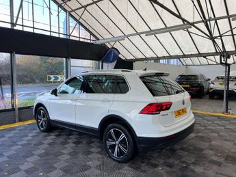 VOLKSWAGEN TIGUAN 2.0 Tiguan SE TDI BlueMotion Technology 4Motion Semi-Auto 4WD 5d