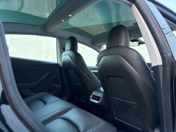 TESLA MODEL 3 Model 3 Long Range AWD 4WD 4dr