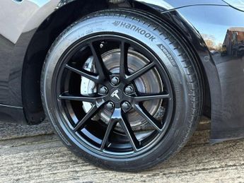 TESLA MODEL 3 Model 3 Long Range AWD 4WD 4dr