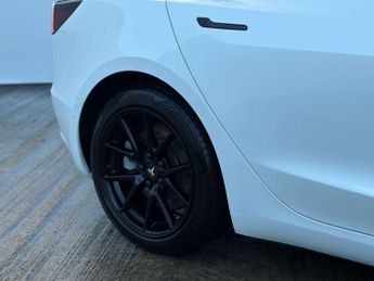 TESLA MODEL 3 Model 3 Long Range AWD 4WD 4dr