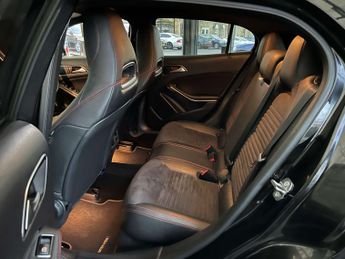 MERCEDES-BENZ GLA 2.1 GLA 200 AMG Line D 4Matic Auto 4WD 5dr