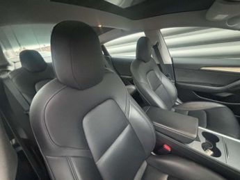 TESLA MODEL 3 Model 3 Standard Range + 4dr