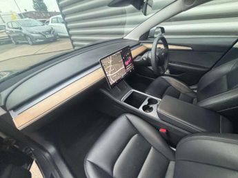 TESLA MODEL 3 Model 3 Standard Range + 4dr