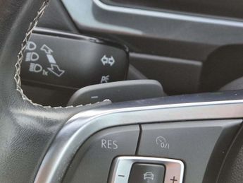 VOLKSWAGEN TIGUAN 2.0 Tiguan R-Line Tech TDI 4Motion Semi-Automatic 4WD 5dr - NATI