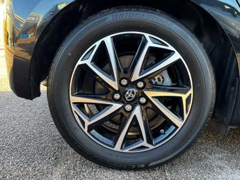 TOYOTA YARIS 1.5 Yaris Design HEV CVT 5dr