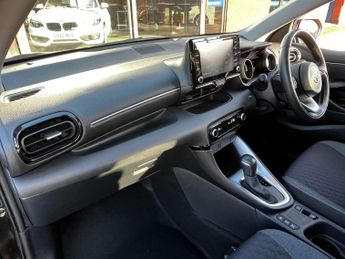 TOYOTA YARIS 1.5 Yaris Design HEV CVT 5dr