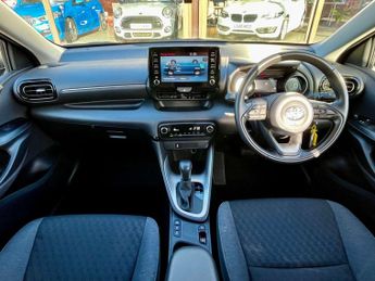 TOYOTA YARIS 1.5 Yaris Design HEV CVT 5dr