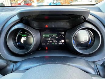 TOYOTA YARIS 1.5 Yaris Design HEV CVT 5dr