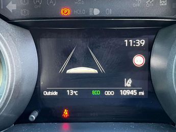 TOYOTA YARIS 1.5 Yaris Design HEV CVT 5dr
