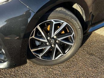 TOYOTA YARIS 1.5 Yaris Design HEV CVT 5dr