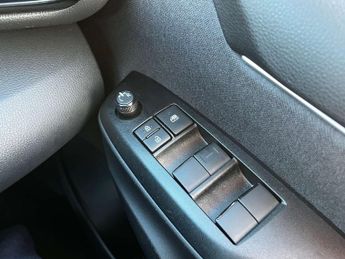 TOYOTA YARIS 1.5 Yaris Design HEV CVT 5dr