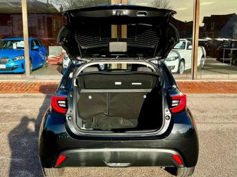 TOYOTA YARIS 1.5 Yaris Design HEV CVT 5dr