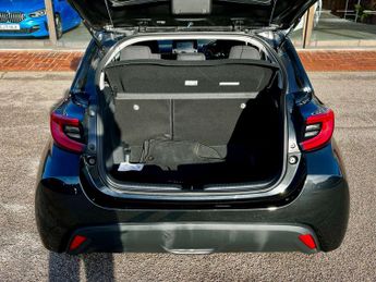 TOYOTA YARIS 1.5 Yaris Design HEV CVT 5dr