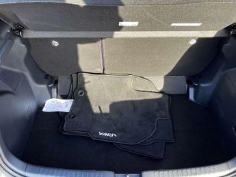 TOYOTA YARIS 1.5 Yaris Design HEV CVT 5dr