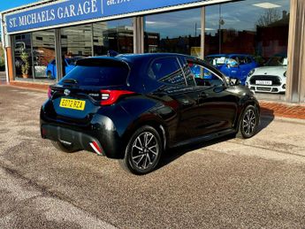 TOYOTA YARIS 1.5 Yaris Design HEV CVT 5dr