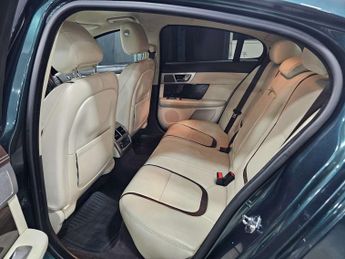 JAGUAR XF 2.2 XF Portfolio D Auto 4dr