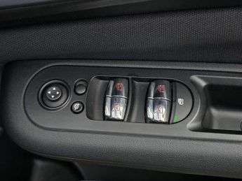 MINI CLUBMAN 1.5 Clubman Cooper Sport 6dr