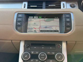 Land Rover RANGE ROVER EVOQUE 2.2 eD4 Pure Tech SUV 5dr Diesel Manual FWD Euro 5 (s/s) (150 ps