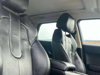 Land Rover RANGE ROVER EVOQUE 2.2 SD4 Pure Tech SUV 5dr Diesel Auto 4WD Euro 5 (s/s) (190 ps) 