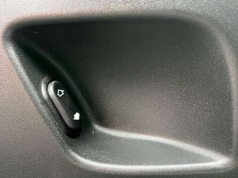 Land Rover RANGE ROVER EVOQUE 2.2 SD4 Pure Tech SUV 5dr Diesel Auto 4WD Euro 5 (s/s) (190 ps) 