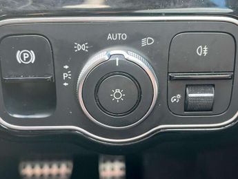 Mercedes-Benz A-CLASS 1.3 A200 AMG Line Hatchback 5dr Petrol 7G-DCT Euro 6 (s/s) (163 