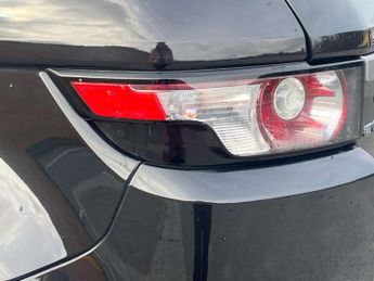 Land Rover RANGE ROVER EVOQUE 2.2 SD4 Pure Tech SUV 5dr Diesel Auto 4WD Euro 5 (s/s) (190 ps) 