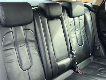 Land Rover RANGE ROVER EVOQUE 2.2 SD4 Pure Tech SUV 5dr Diesel Auto 4WD Euro 5 (s/s) (190 ps) 