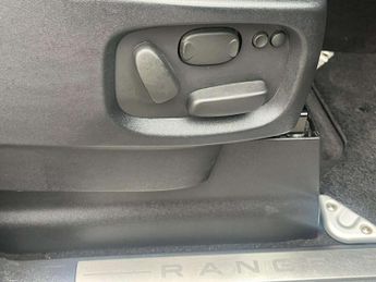 Land Rover RANGE ROVER SPORT 3.0 SD V6 HSE Black SUV 5dr Diesel Auto 4WD Euro 5 (255 bhp) AA 