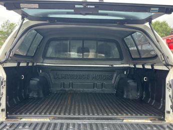 Mitsubishi L200 2.5 DI-D Barbarian Black Pickup Double Cab 4dr Diesel Manual 4WD