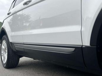 Land Rover RANGE ROVER EVOQUE 2.2 SD4 Pure SUV 5dr Diesel Auto 4WD Euro 5 (s/s) (190 ps) AA IN