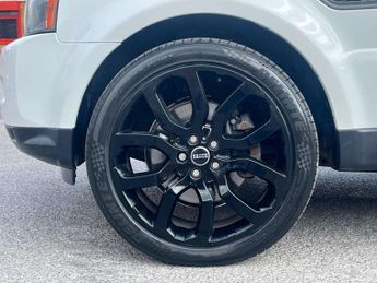 Land Rover RANGE ROVER SPORT 3.0 TD V6 HSE SUV 5dr Diesel CommandShift 4WD Euro 5 (245 ps) AA