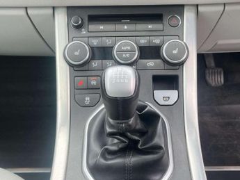 Land Rover RANGE ROVER EVOQUE 2.2 SD4 Pure SUV 5dr Diesel Manual 4WD Euro 5 (s/s) (190 ps) AA 