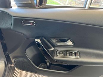 MERCEDES-BENZ A-CLASS 1.3 A 180 SE Auto 5dr