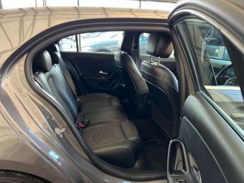 MERCEDES-BENZ A-CLASS 1.3 A 180 SE Auto 5dr