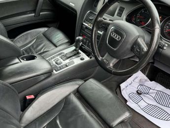 AUDI Q7 4.1 Q7 S Line FSI Quattro Auto 4WD 5dr